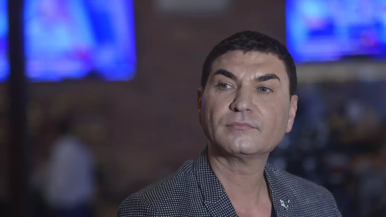 Viața neștiută a lui Cristi Borcea. Cum făcea bani înainte de Revoluție și unde-i ascundea când a intrat în capitalism:  „Îți dai seama că nu-i puteam ține în casă”