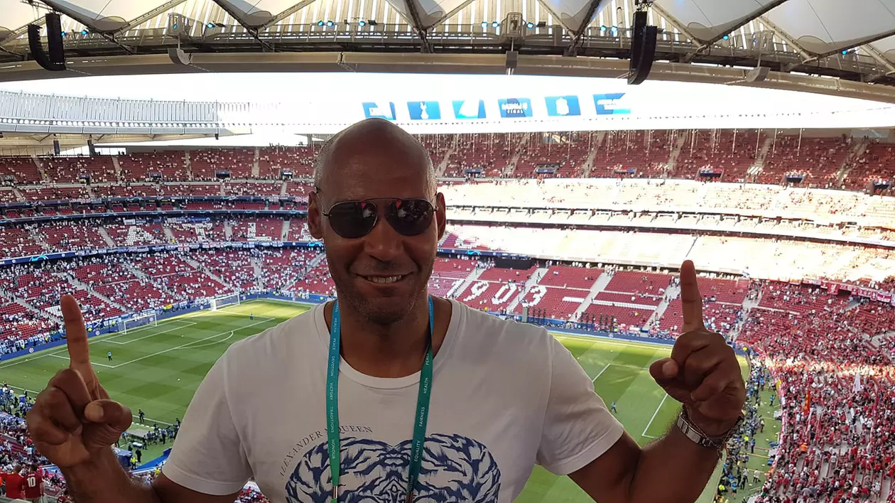 Nana Falemi, versiunea sa despre cum e să fii „ăla negru” în România. Amintiri de la școală și de pe terenul de fotbal