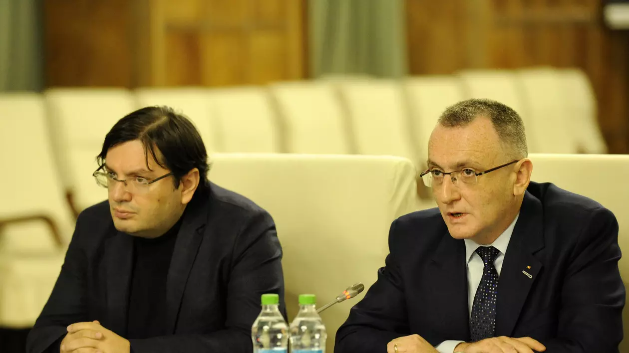 VIDEO | Momentul uitat al ministrului educației: Premier interimar după Colectiv, Cîmpeanu mințea alături de Bănicioiu