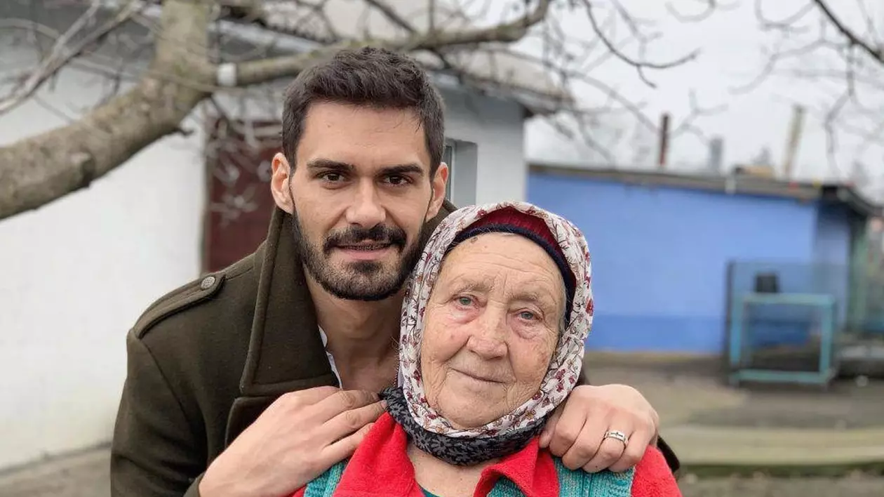 Viviana Sposub a cunoscut-o pe bunica lui George Burcea. Cum s-au fotografiat cei trei. „Te iubim mult”