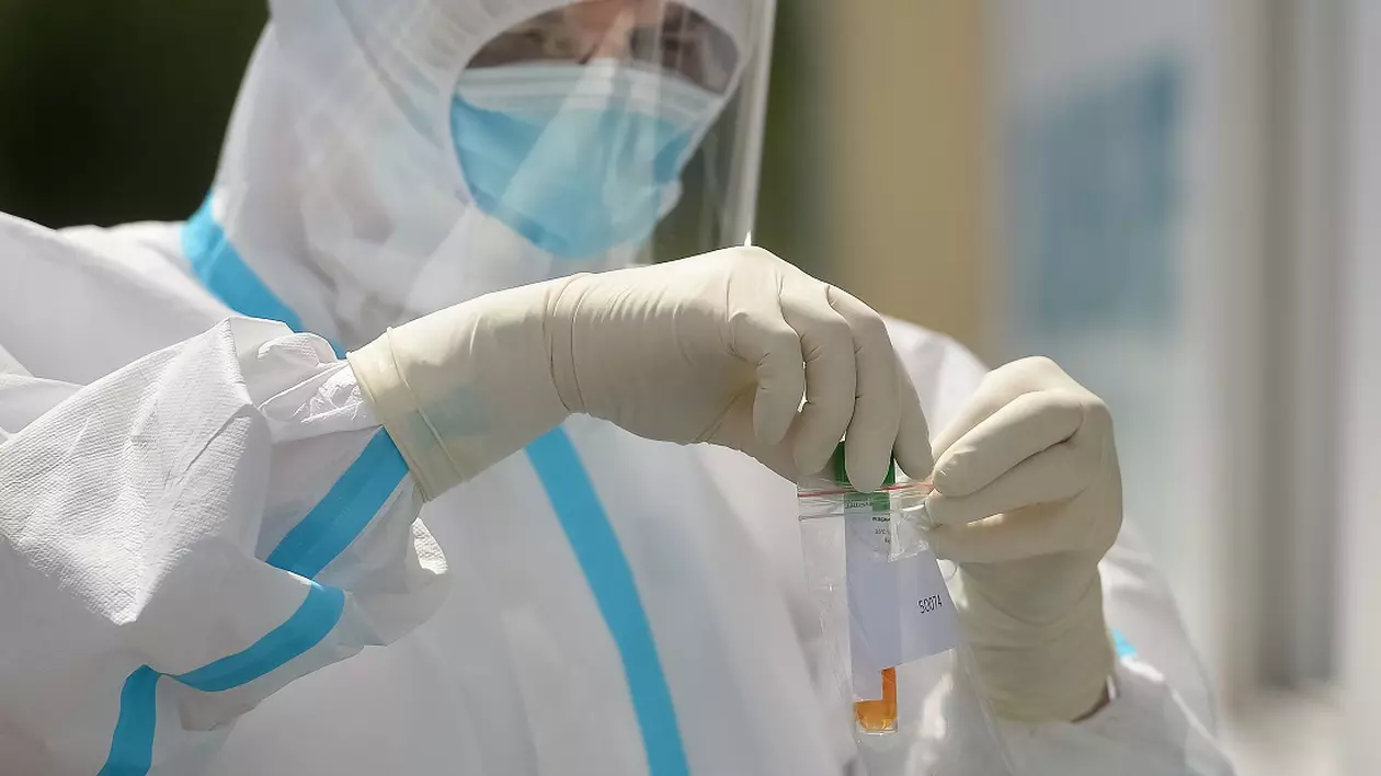 INSP: 670 de infectări cu tulpina britanică, 4 cu cea sud-africană și 2 cu cea braziliană