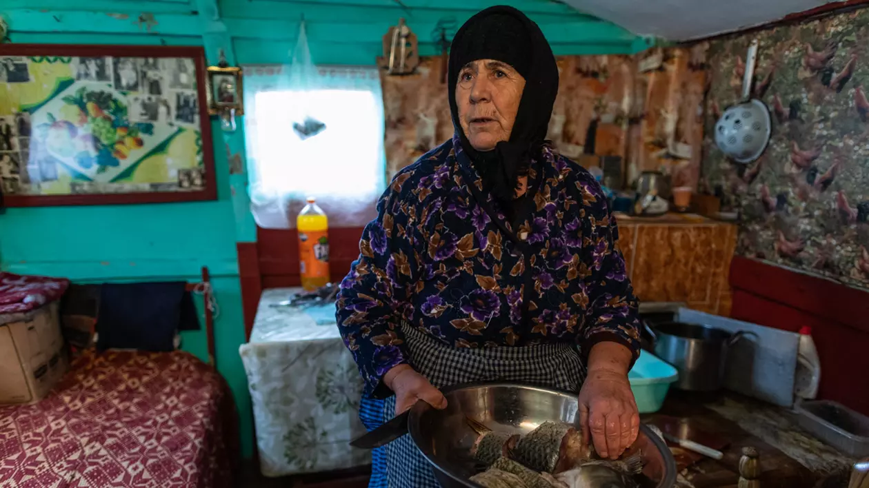 REPORTAJ | Sărbători dobrogene cu oamenii părintelui Alexandru, plachie, turte şi cântece străvechi: pescarii se împuținează, dar rețetele de bucătărie rămân