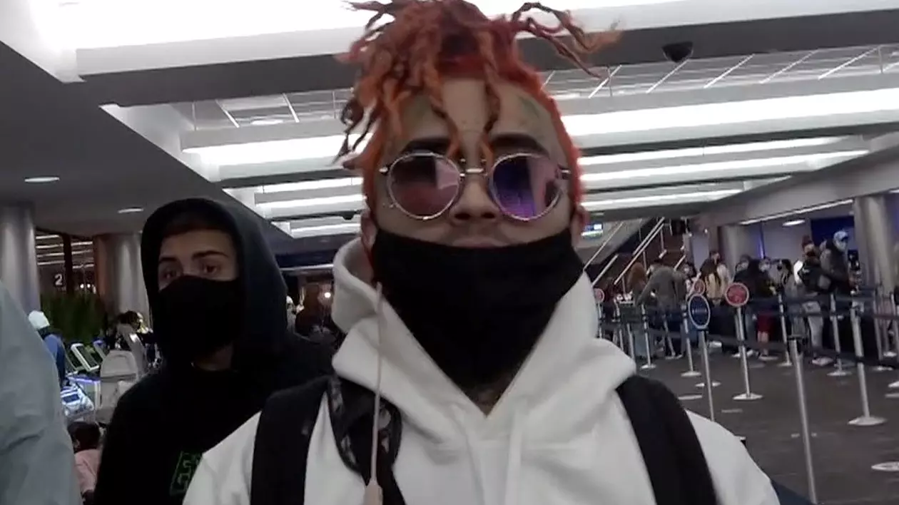 Un rapper celebru are interdicție să mai zboare cu o companie aeriană din SUA, după ce a refuzat să poarte mască în avion
