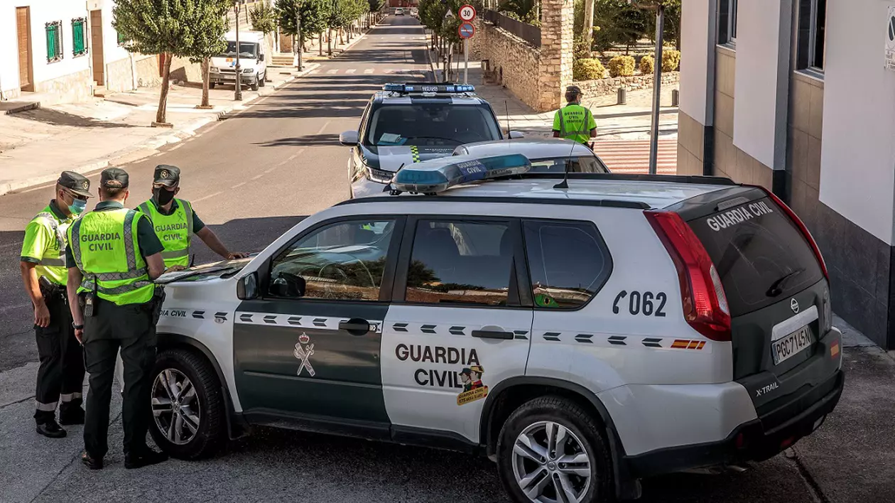 Un român a fost arestat în Spania, după ce i-a jefuit pe patronii unui magazin şi a vrut să dea cu maşina peste ei