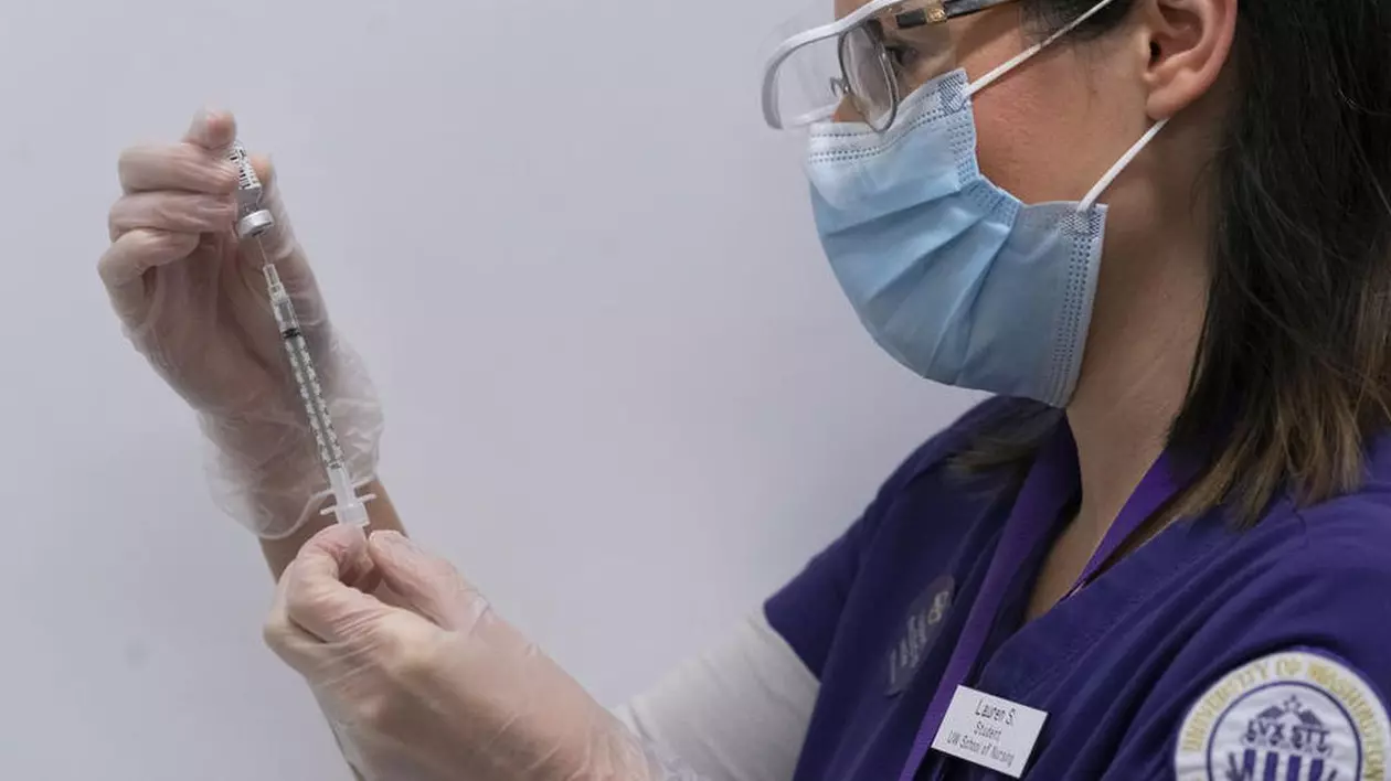 Specialiștii demontează 7 mituri din jurul vaccinurilor anti-COVID. „Gândiţi-vă la el ca la un e-mail trimis sistemului vostru imun”