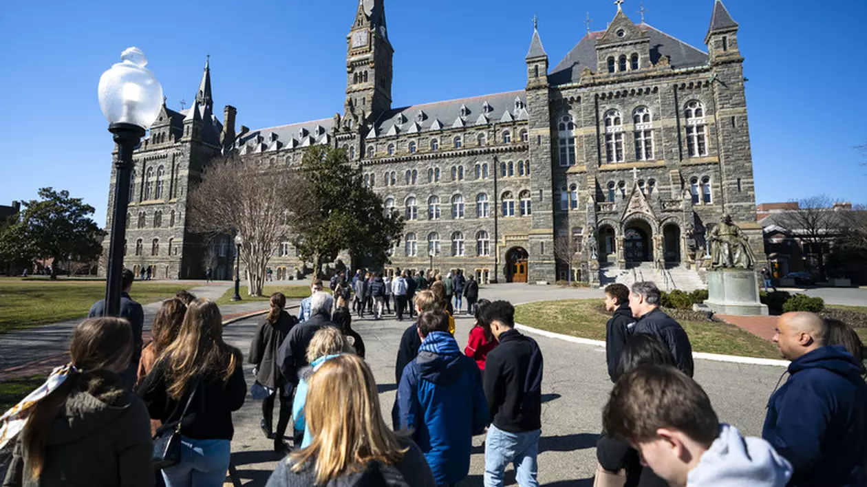 Sfaturile a doi profesori americani pentru tinerii români care vor să studieze la universitățile din SUA. Câteva lucruri de știut înainte să aplice