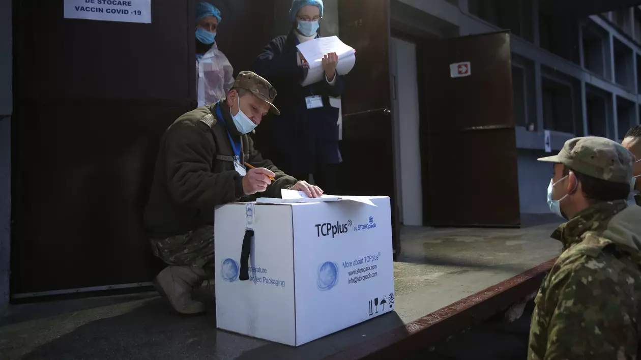 VIDEO | Vaccinul Moderna a ajuns miercuri la Institutul Cantacuzino. Va fi distribuit doar în anumite centre de vaccinare