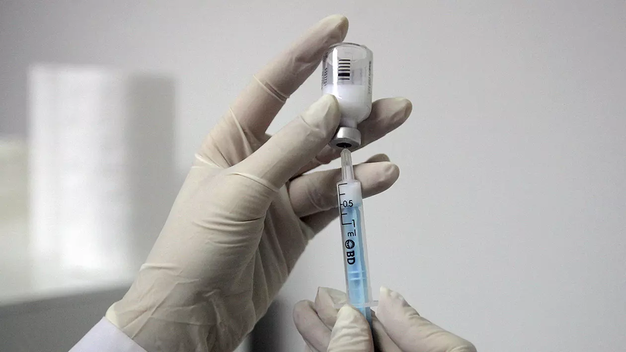 Asistenta acuzată că a compromis 60 de doze de vaccin anti-COVID dă vina pe DSP: ”Eu am făcut cum mi s-o spus”