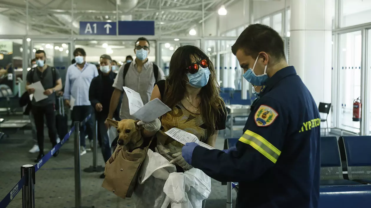 OMS avertizează aeroporturile să nu impună călătorilor să fie vaccinați împotriva COVID