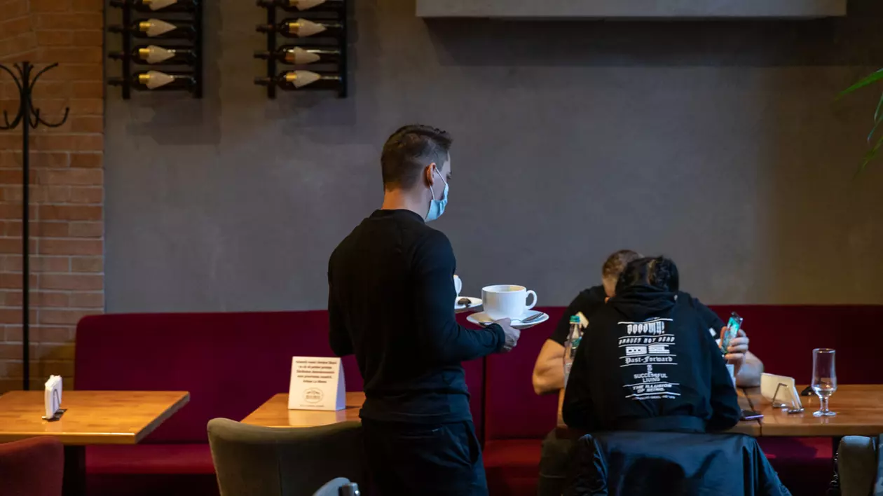 Restaurantele și cafenelele din București s-au redeschis luni, 25 ianuarie. Foto: Vlad Chirea / Libertatea