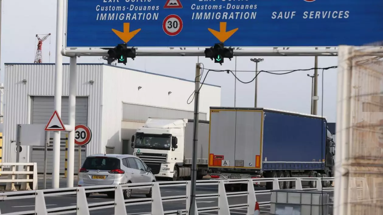 Șofer român de TIR bun de plată: 3,8 milioane € amendă vamală, 91.000 € despăgubiri pentru Rolex, 16.000 € pentru Puma și 9.500 € pentru Dior