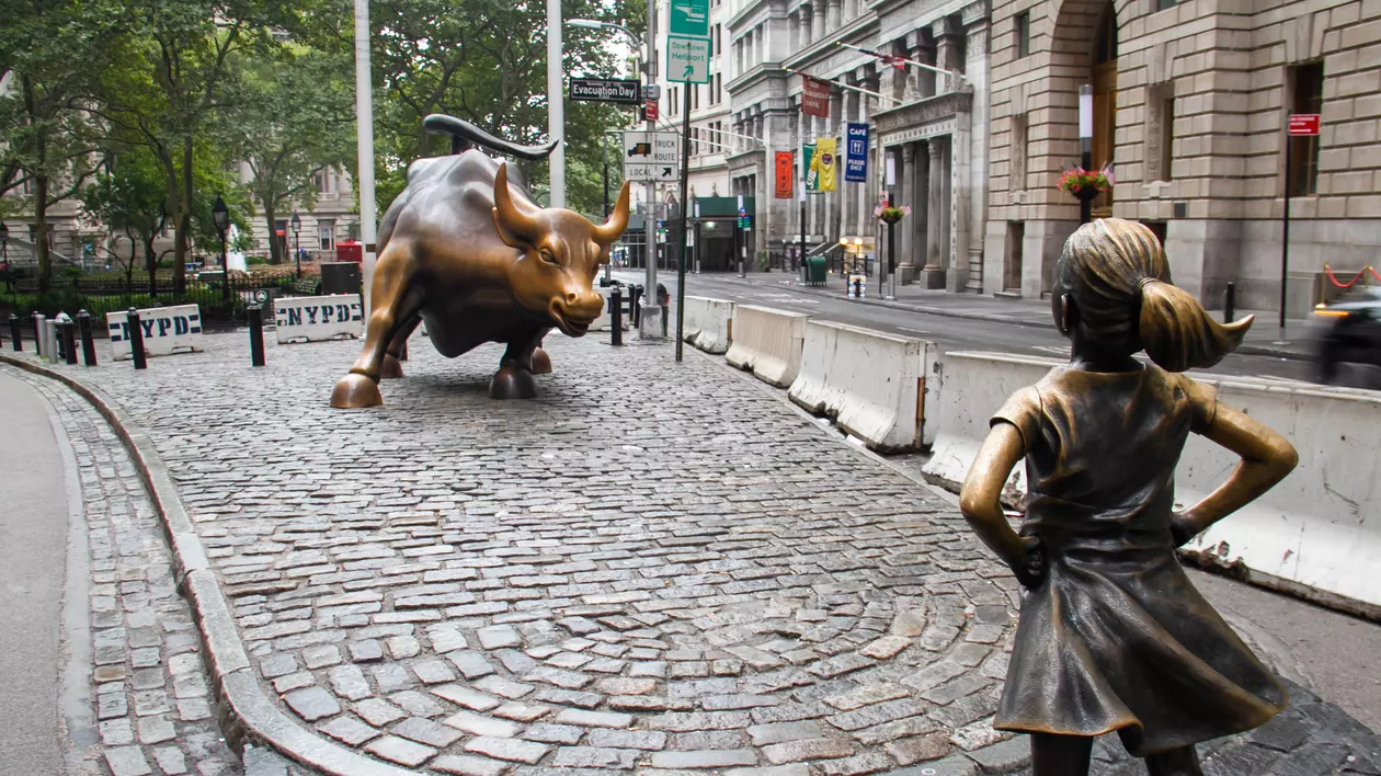 Revoltă pe Wall Street. Micii investitori amatori au provocat pagube de 5 miliarde de dolari unor fonduri speculative