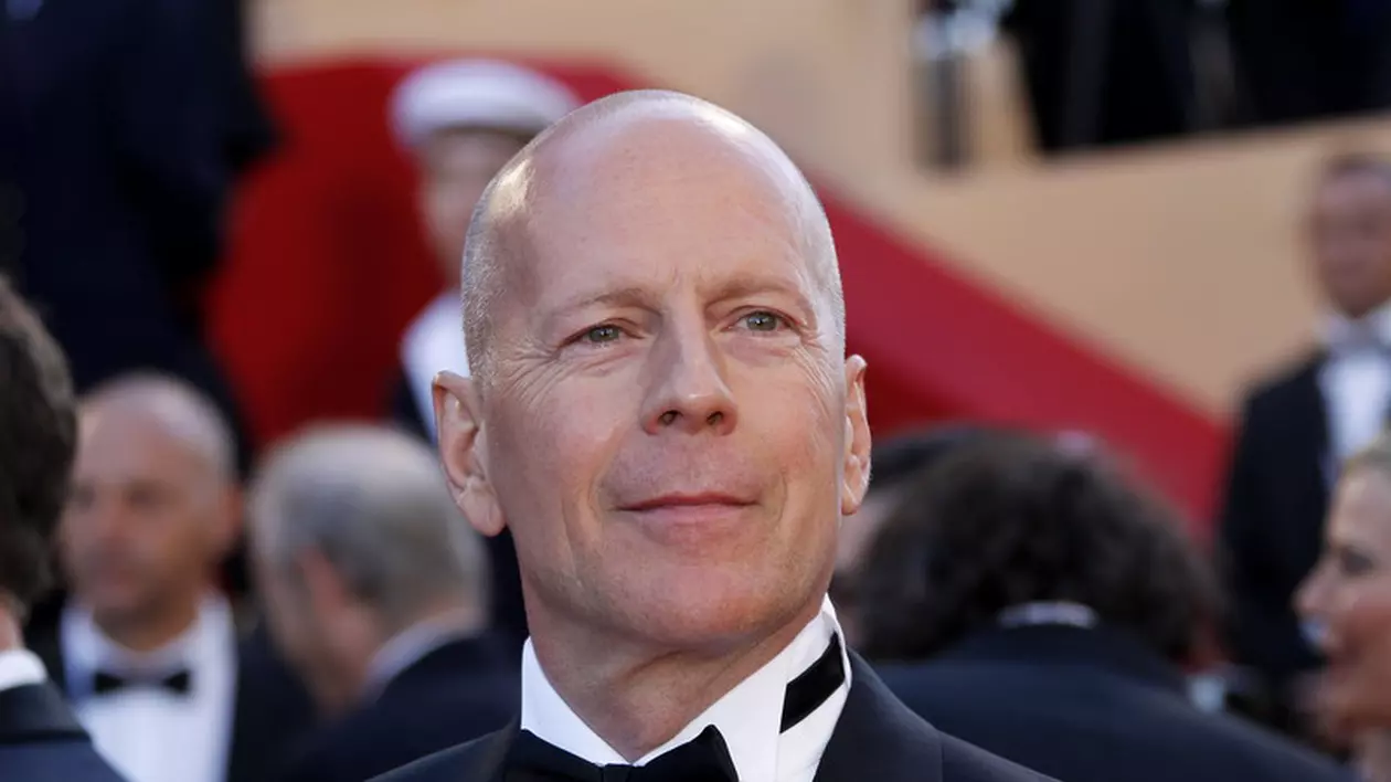 Bruce Willis, dat afară dintr-o farmacie, după ce a refuzat să poarte mască: „A fost o eroare de judecată”