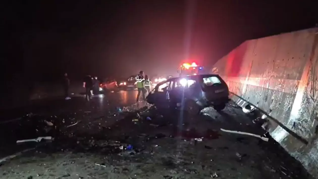 VIDEO | Accident teribil pe centura Iașiului. Un tânăr de 22 de ani a intrat cu mașina într-un zid de beton și a murit