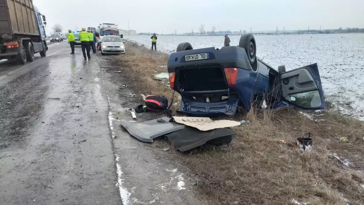 Grav accident pe șoseaua Brăila-Focșani. Un autovehicul a fost lovit în plin de un TIR