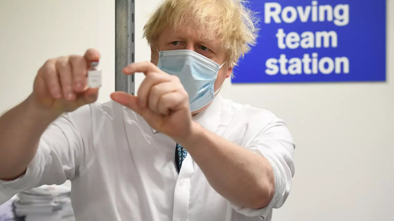 Boris Johnson: ”Trebuie să ne obișnuim cu ideea re-vaccinării toamna”