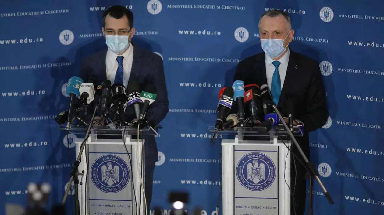 Sorin Cîmpeanu și Vlad Voiculescu sursa foto: Inquam Photos / Octav Ganea