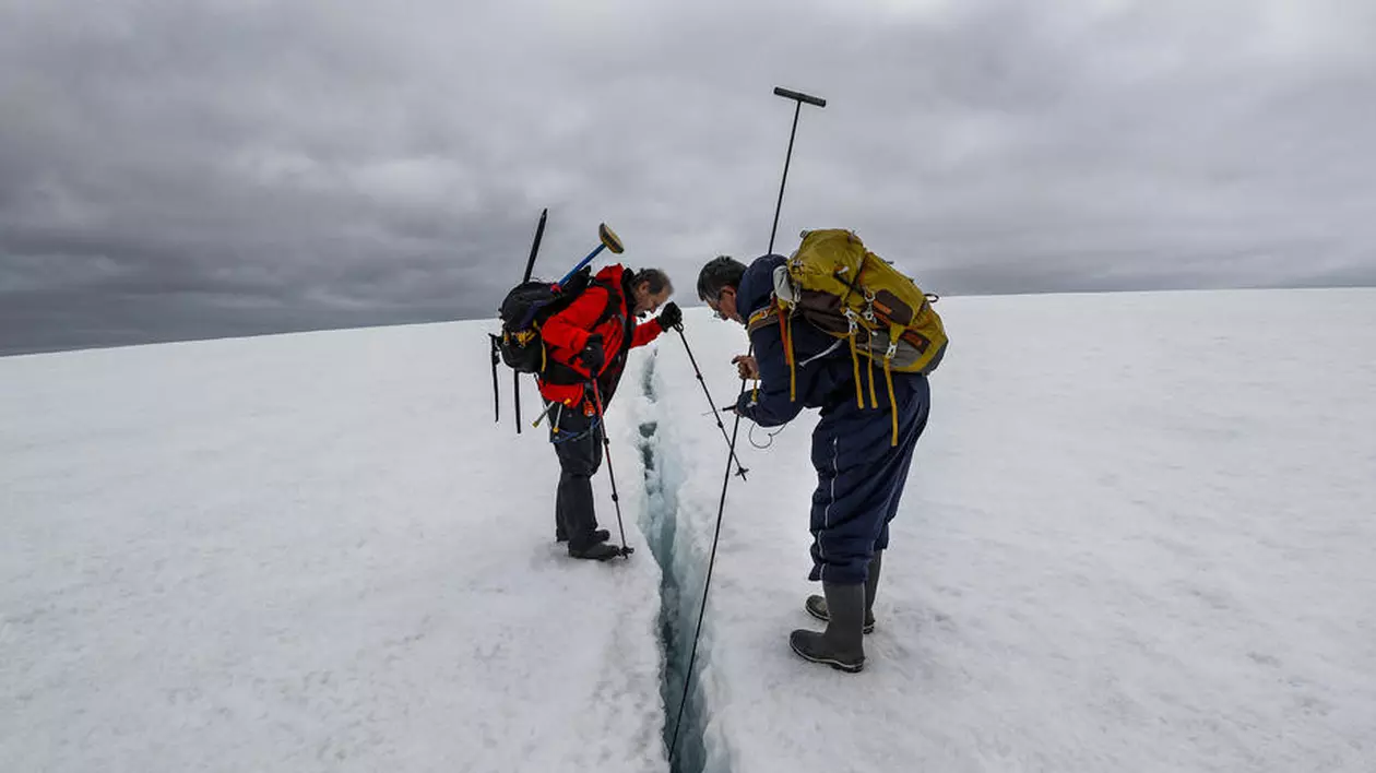 VIDEO |  „Creaturi stranii”, descoperite sub gheață în Antarctica