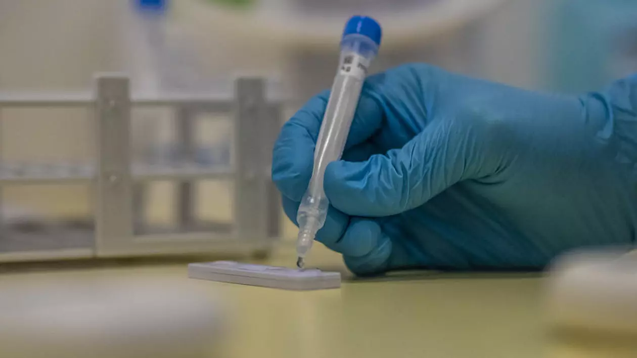 INSP: Noua tulpină britanică circulă în peste 60% din județele țării. 381 de cazuri, depistate la testare