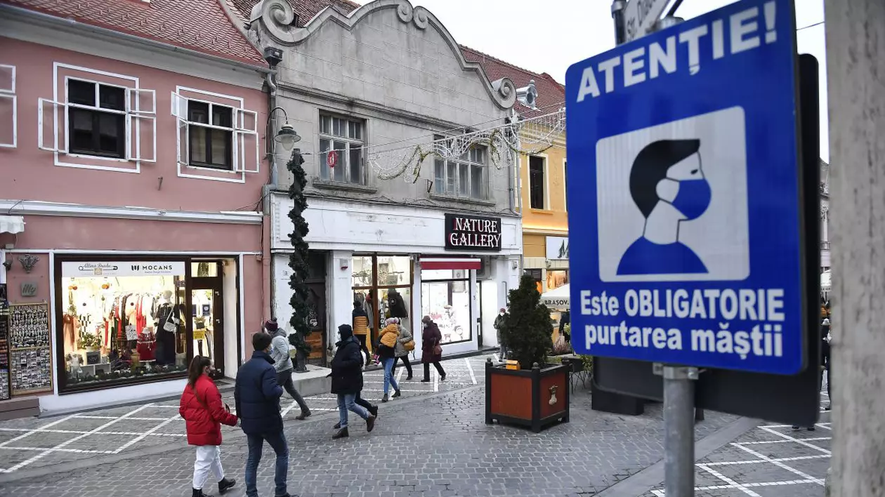 Masca rămâne obligatorie în mai multe zone turistice din Brașov, Bran și Râșnov
