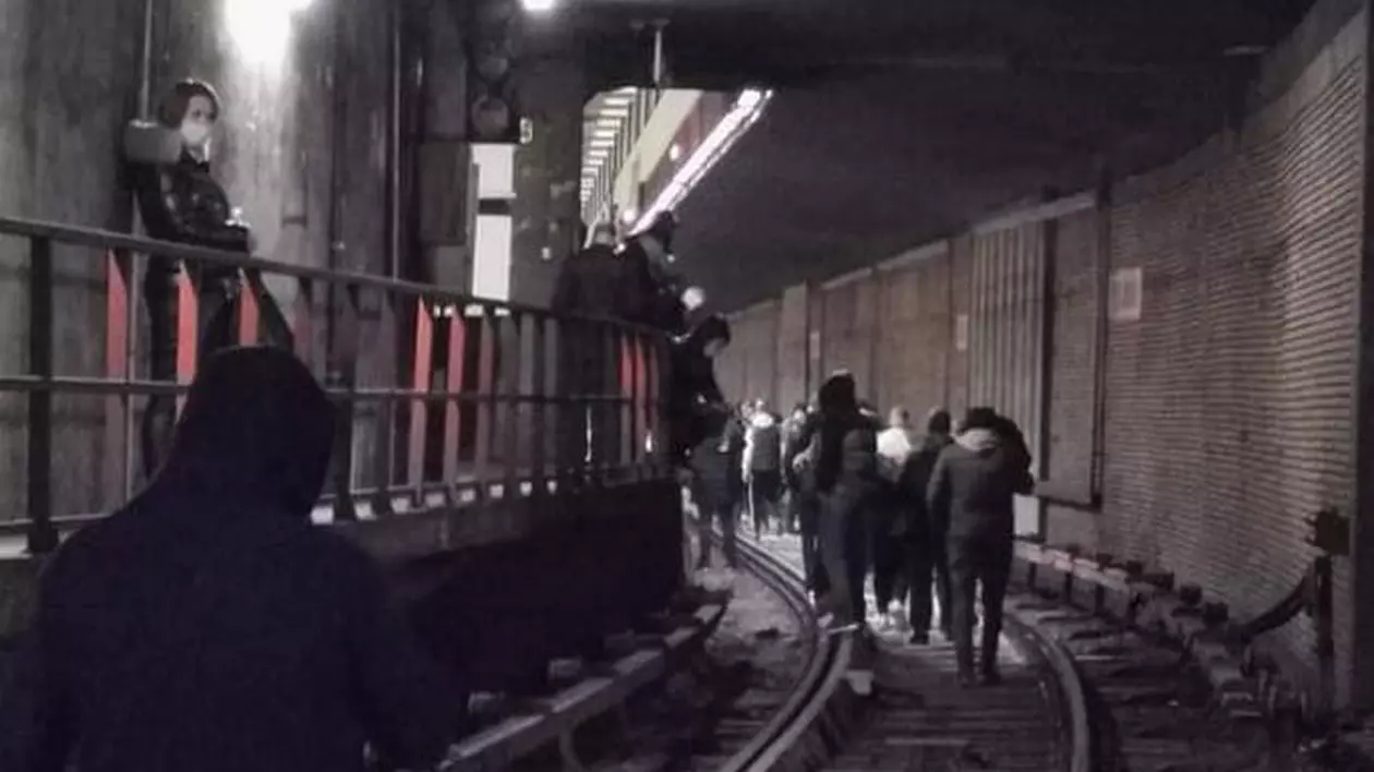 Ministrul transporturilor, despre situația de la Metrorex: Ori se acceptă renegocierea salarială, ori se ajunge la disponibilizări
