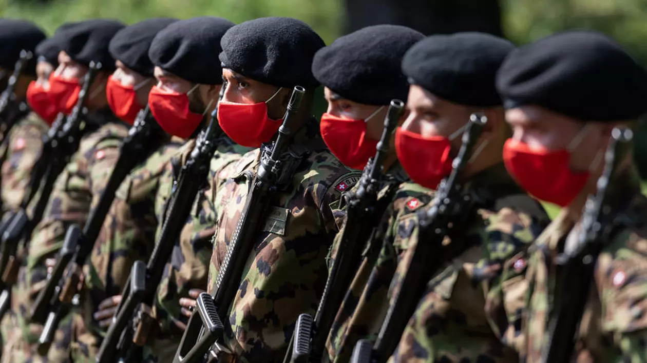 Femeile din armata elvețiană au primit, în premieră, dreptul de a purta lenjerie de damă