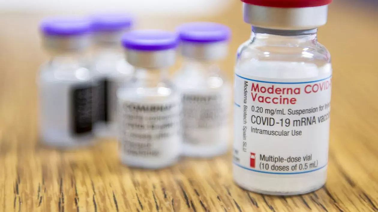 OMS: Legătură „probabilă” între anumite probleme cardiace și vaccinurile cu ARN mesager