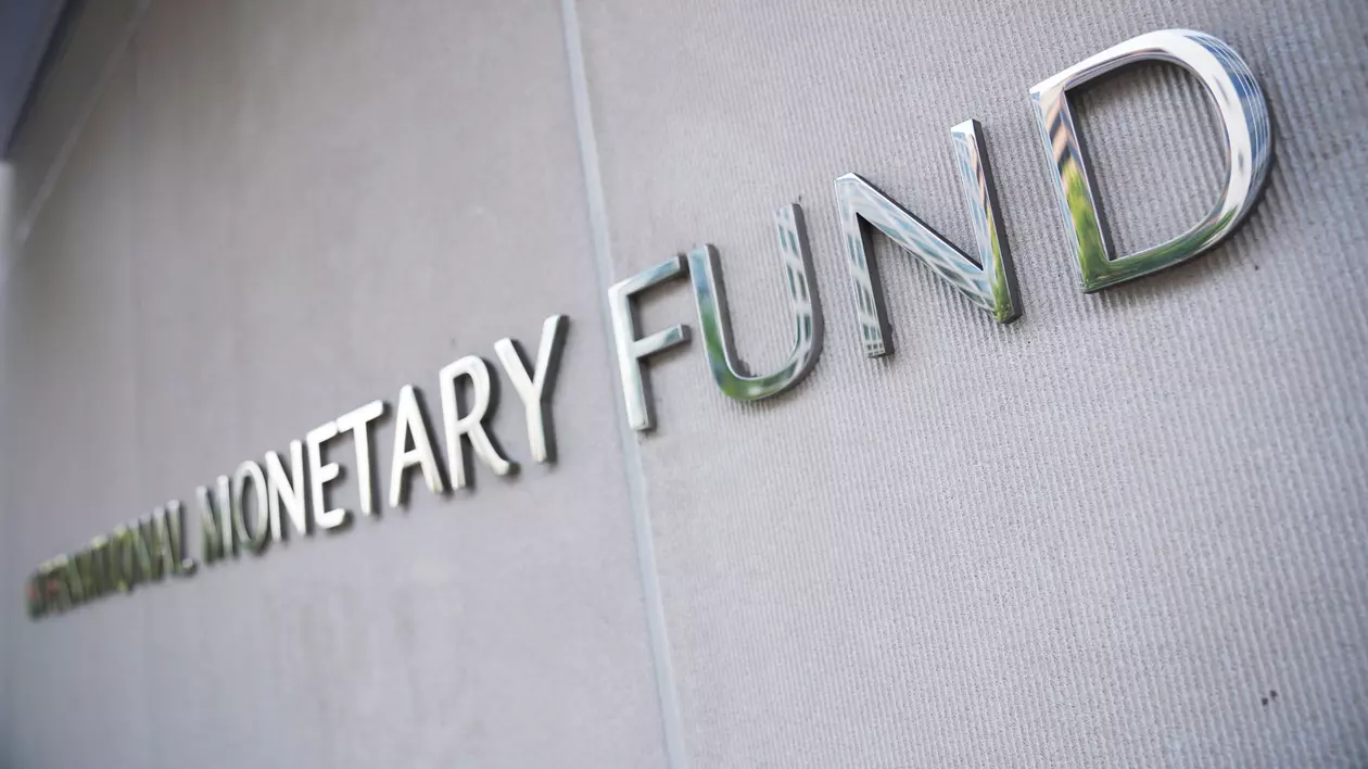 FMI cere impozit progresiv pentru reducerea inegalităților sociale. Sigla FMI