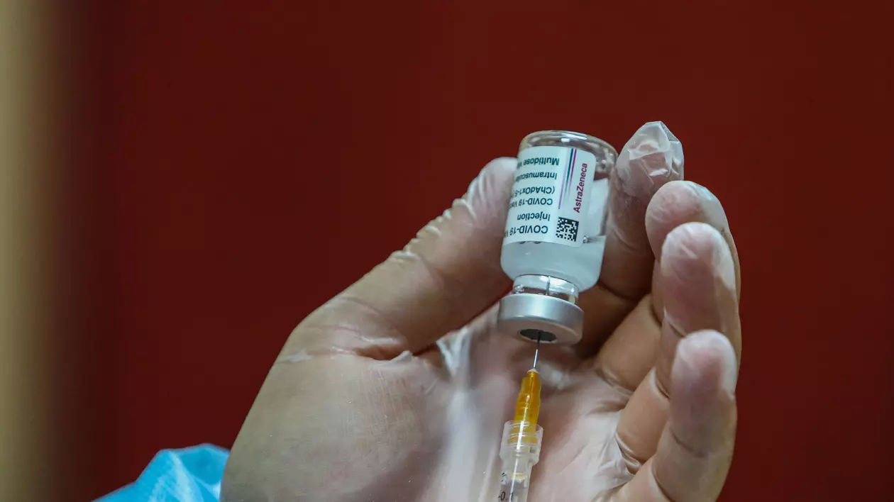 Cea mai mare tranșă de vaccinuri de la compania AstraZeneca sosește marți în România