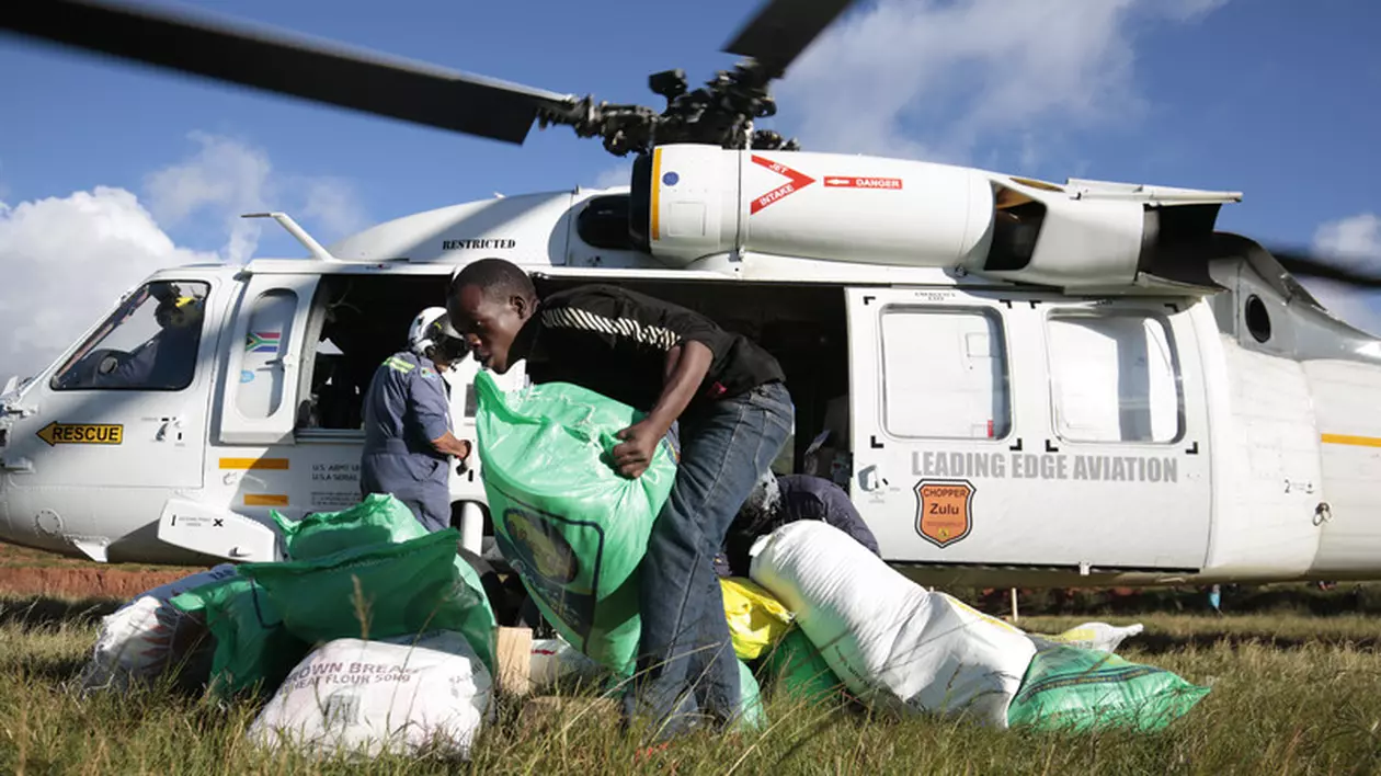 Patru persoane au murit, după ce un elicopter militar s-a prăbușit peste o casă, în Zimbabwe