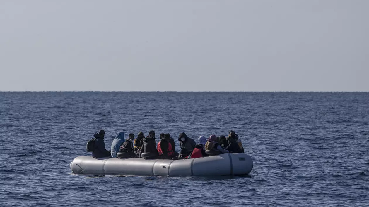 O ambarcațiune cu 130 de persoane s-a răsturnat în Marea Mediterană. Nu a fost găsit nici un supraviețuitor