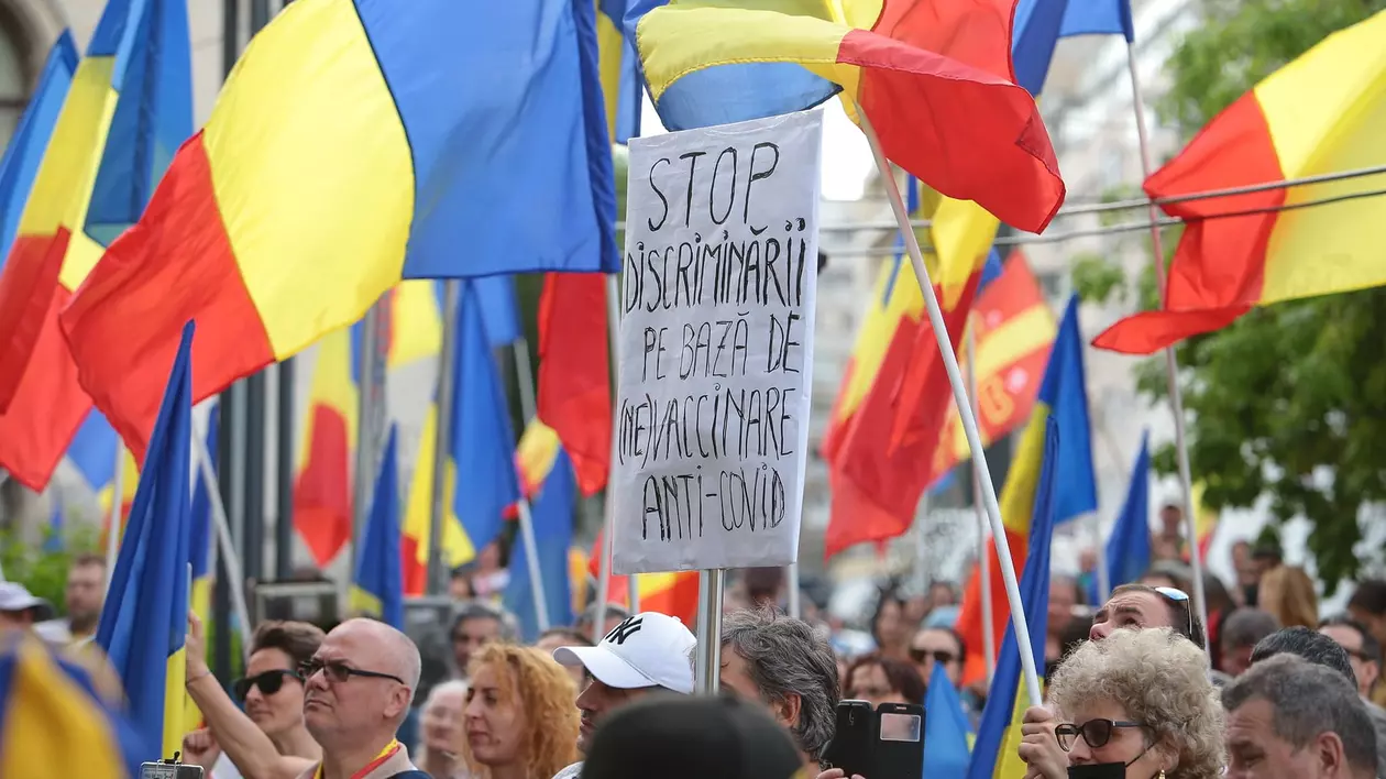 Studiul care arată că traumele din copilărie pot influența atitudinea oamenilor față de vaccin și restricții