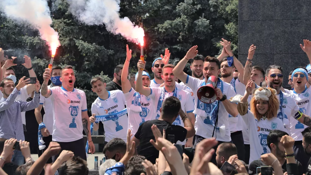 Petrecere pe străzile din Craiova pentru a sărbători Cupa României. Show făcut de fanii echipei CSU