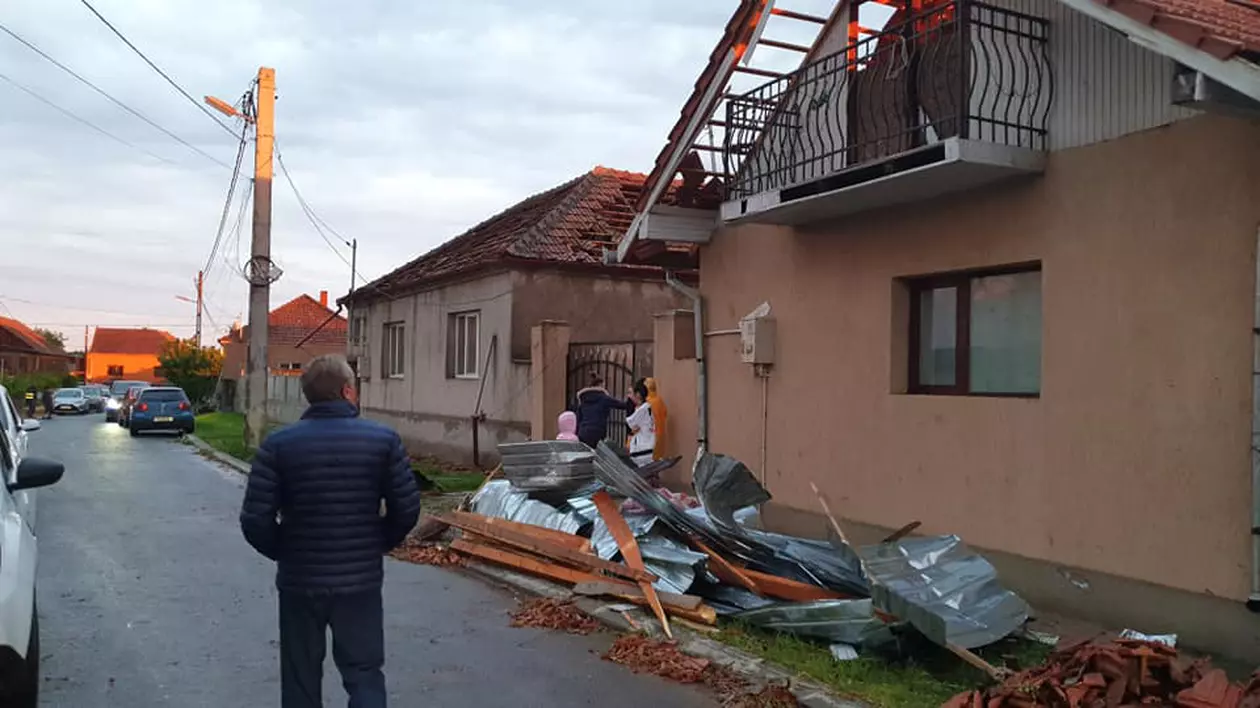 Cum arată o localitate din Bihor după furtună. Zeci de case au fost distruse