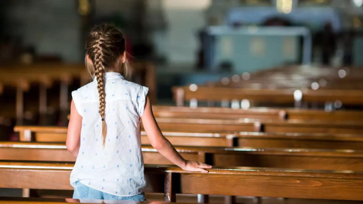 IN A RELATIONSHIP | Violența spirituală asupra copiilor: „La șapte ani, mi s-a spus că fetele sunt din naștere mai păcătoase decât băieții”