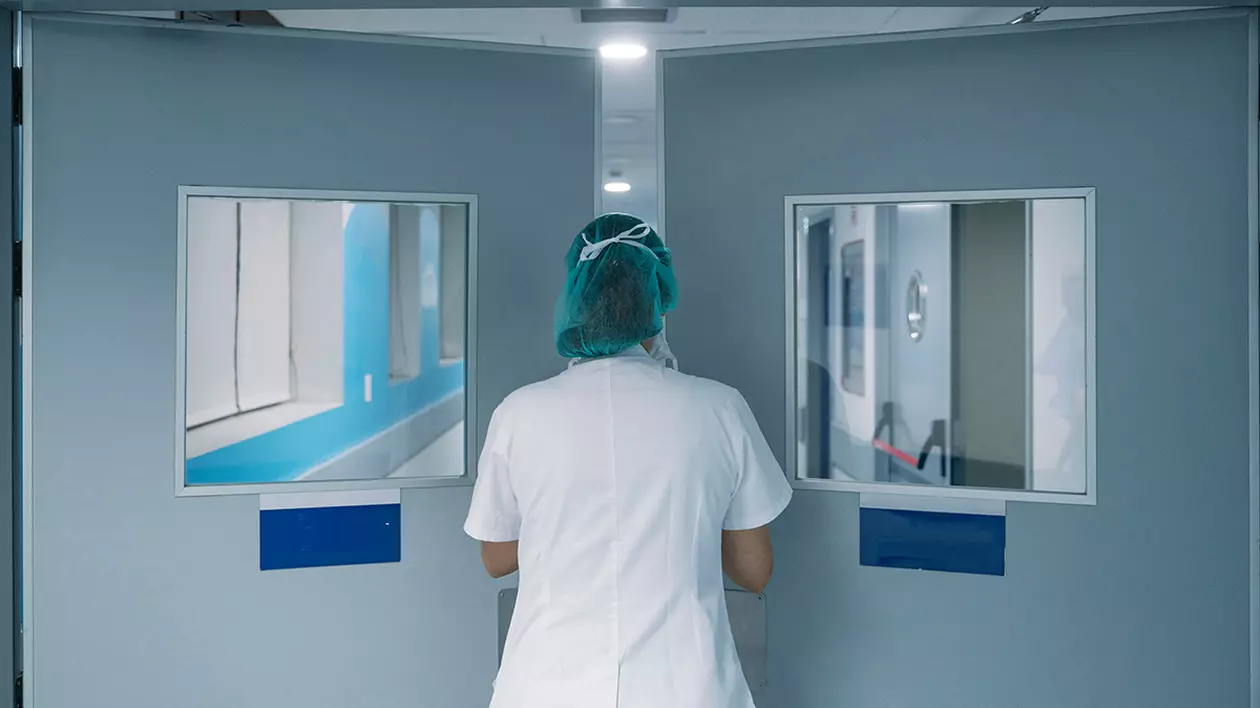 Asistenta din Focșani care a înjurat o mamă venită cu bebelușul la Spitalul Judeţean a fost concediată. „Îi găsește dracii numai la ora asta să vină”