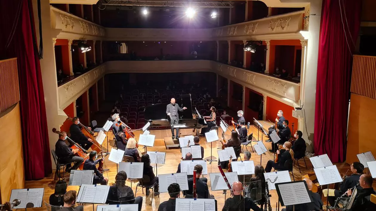 Vaccin, muzică și teatru. Cum se va desfășura „Summitul Vaccinării” de la Filarmonica din Sibiu