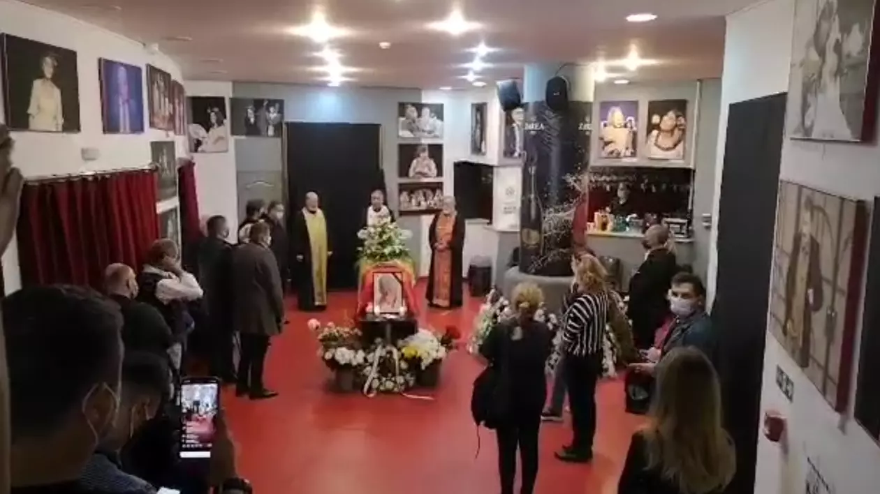 Actori cunoscuți și artiști își iau adio de la Ion Dichiseanu la Teatrul Nottara