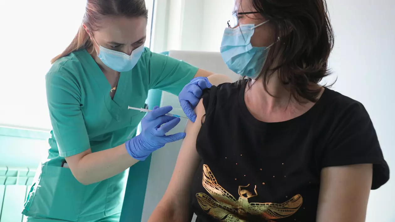 Peste 99.000 de persoane au fost vaccinate anti-COVID, în ultimele 24 de ore