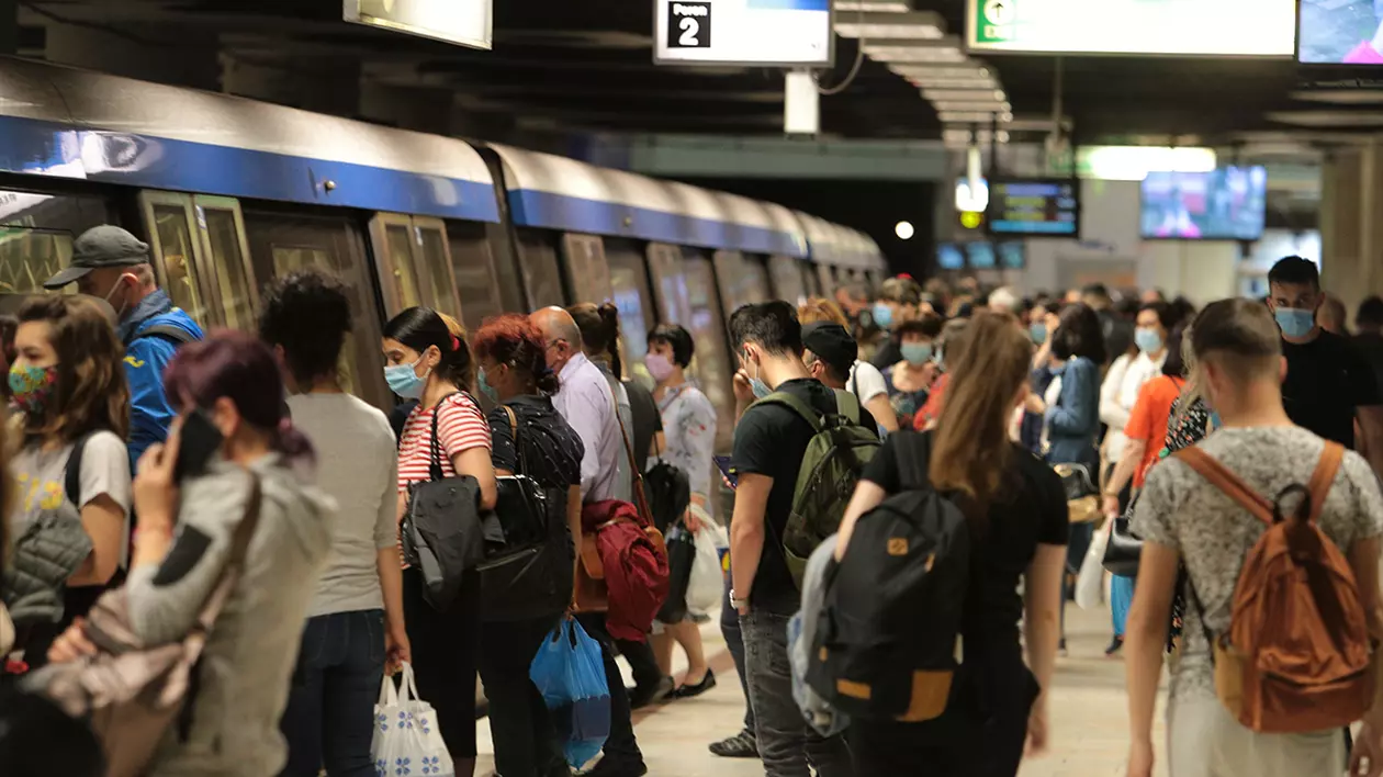 Prima zi de școală în traficul din București. Cât veți aștepta în stațiile de metrou și autobuz