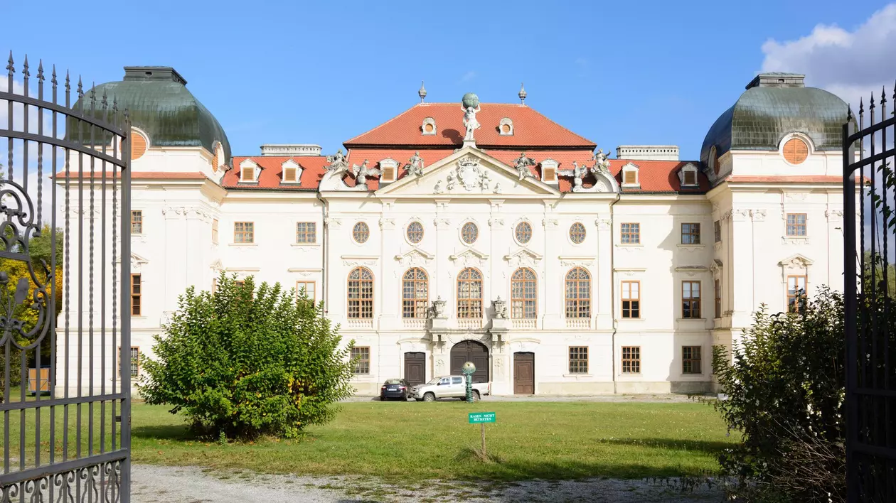 Castelul Riegersburg, asaltat online de recenzii negative și de ironiile românilor după împușcarea ursului Arthur: „Putem să venin cu animale de companie?”