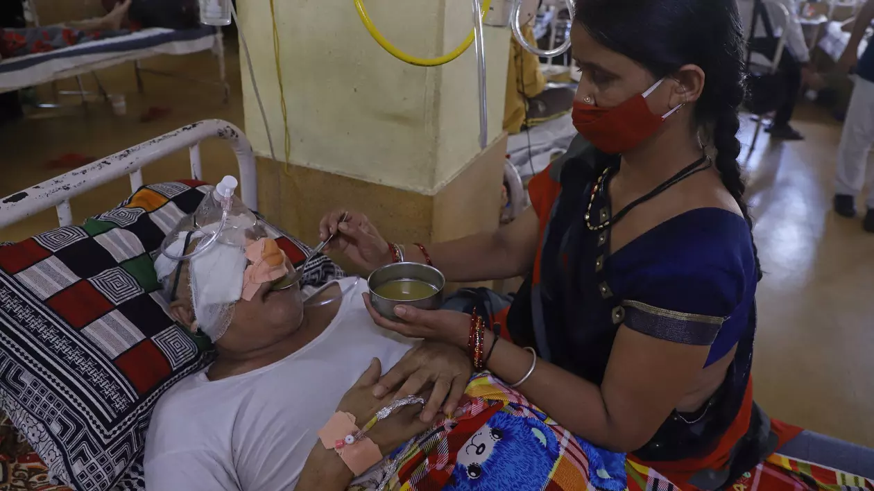 Au învins COVID și au fost răpuși de „ciuperca neagră”. India se confruntă cu o a doua criză de sănătate
