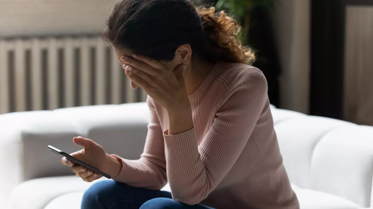 Cum au pedepsit judecătorii un tânăr care și-a șantajat iubita cu fotografii compromițătoare
