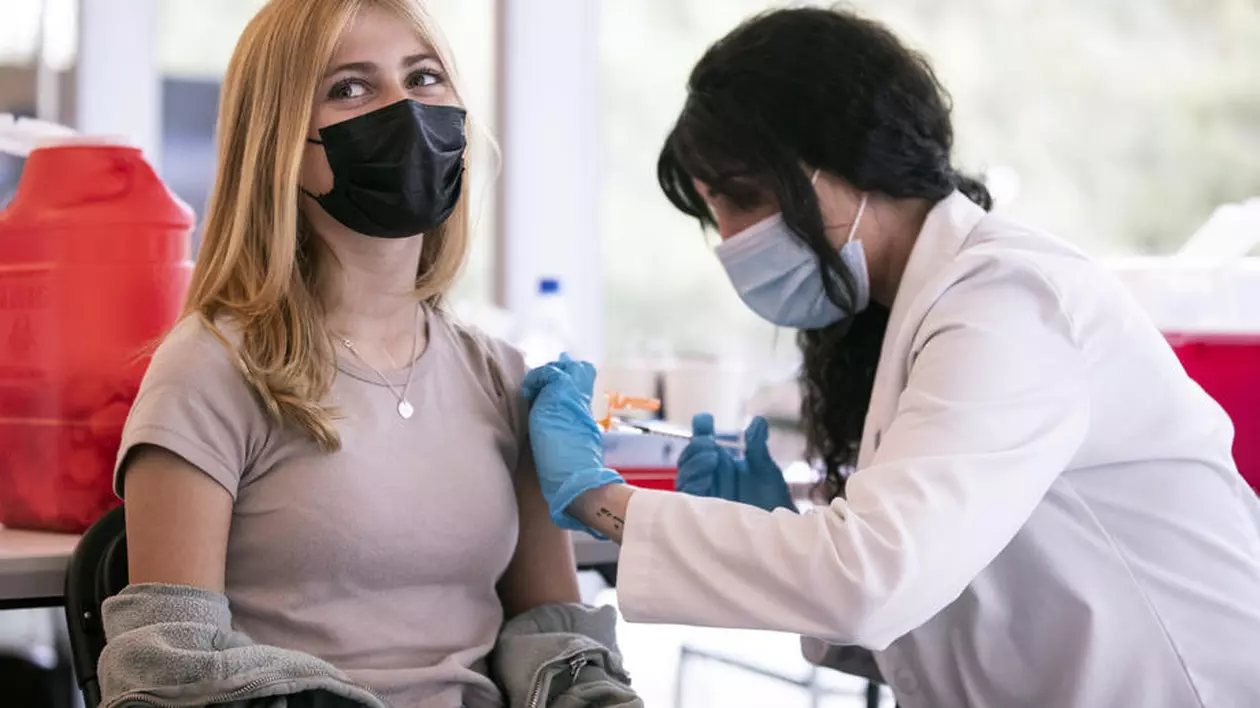 Studiu: Vaccinurile Pfizer și AstraZeneca sunt eficiente împotriva variantei indiene de COVID-19