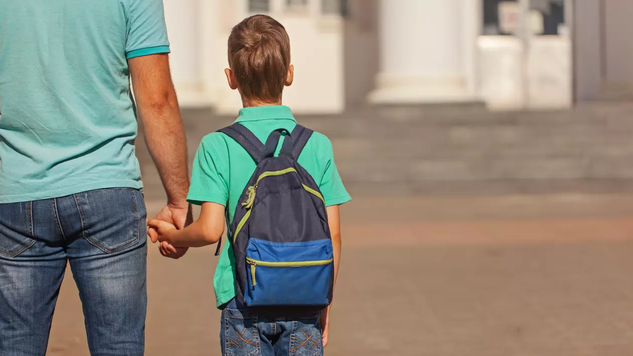 A aflat după 16 ani că nu e tatăl biologic al copilului său. Soția, obligată să-i achite o avere daune morale