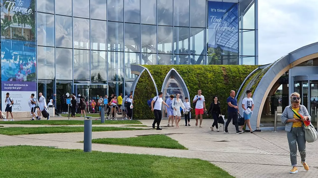 Sute de persoane, evacuate de urgență din Complexul Therme. „S-a supraîncălzit un echipament”