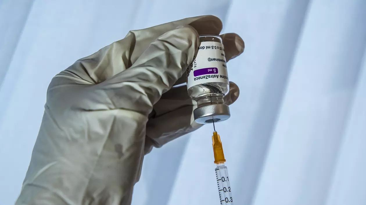 EMA recomandă introducerea inflamaţiilor cardiace în prospectul vaccinurilor Pfizer și Moderna, ca efecte adverse