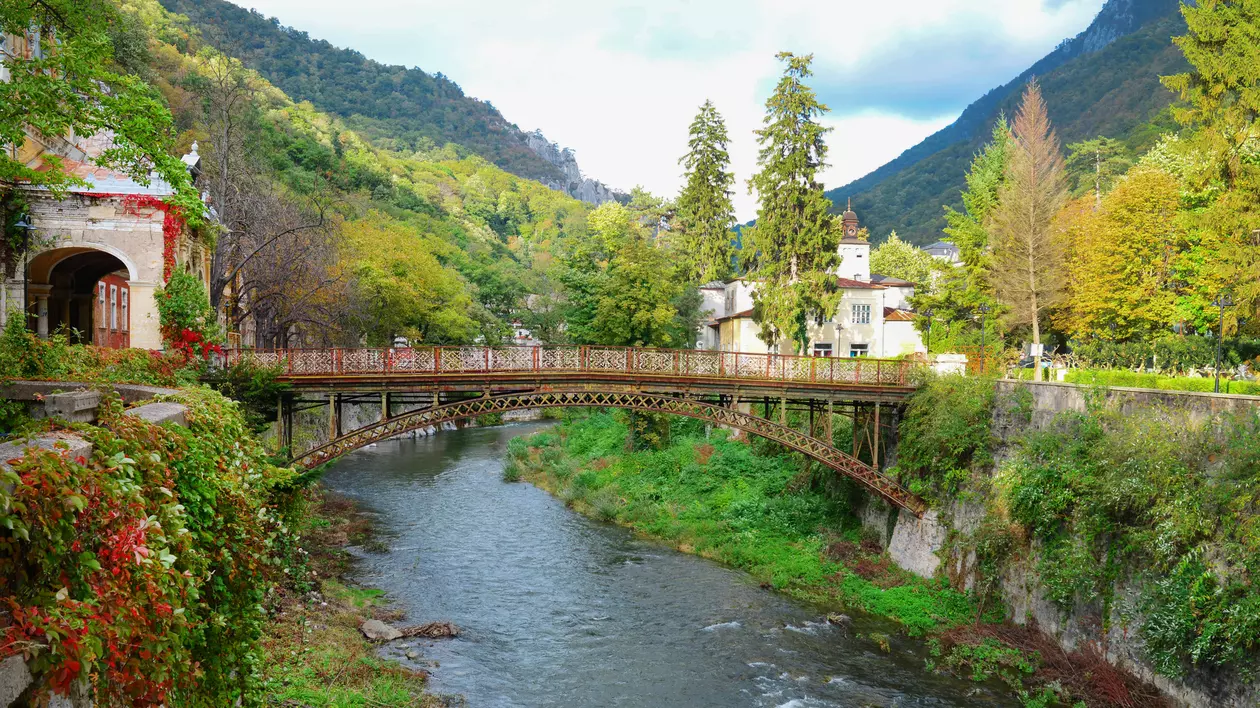 Băile Herculane ce activitati poti face unde se afla si ce obiective turistice sunt aici
