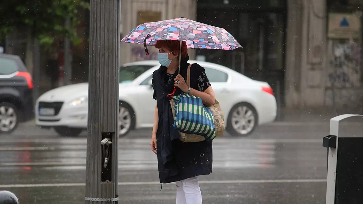 Noi avertizări de la meteorologi. Jumătate de țară, sub cod portocaliu de ploi torențiale și grindină