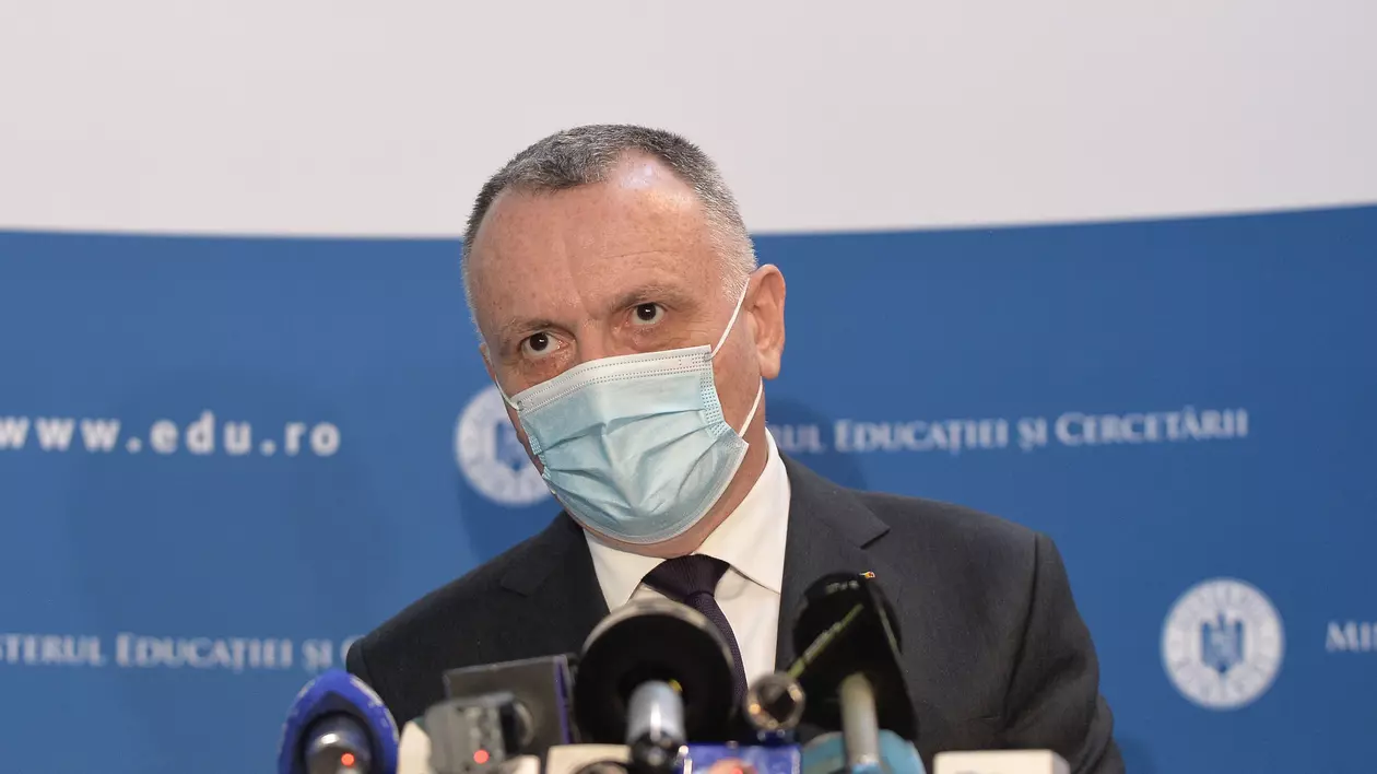 Sorin Cîmpeanu: „Pe 13 septembrie, școala va începe cu prezență fizică. Fără scenarii”